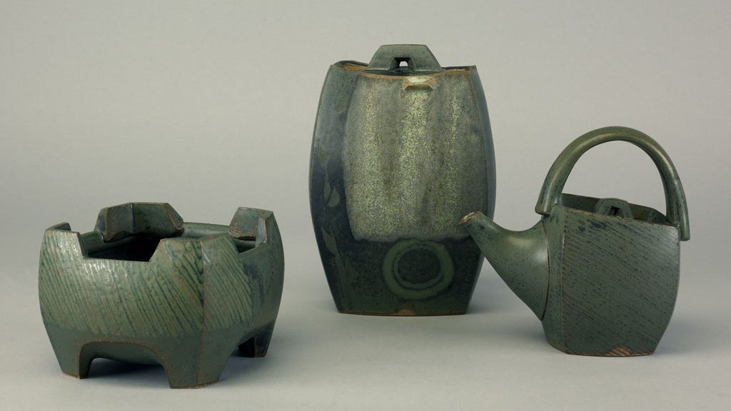 Sequoia Miller, Bowl Covered Jar Teapot, 2006. Doug Hill photograph