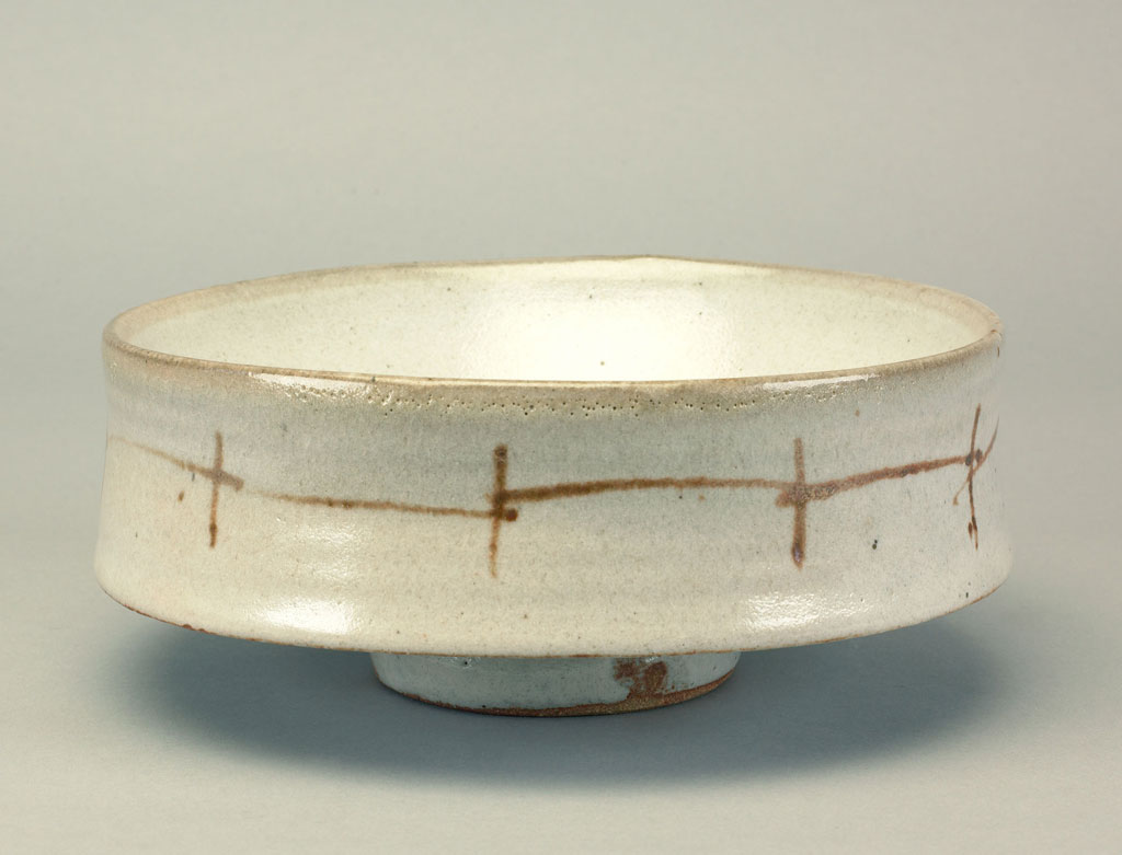 Warren MacKenzie, Bowl, 1990. Doug Hill photograph