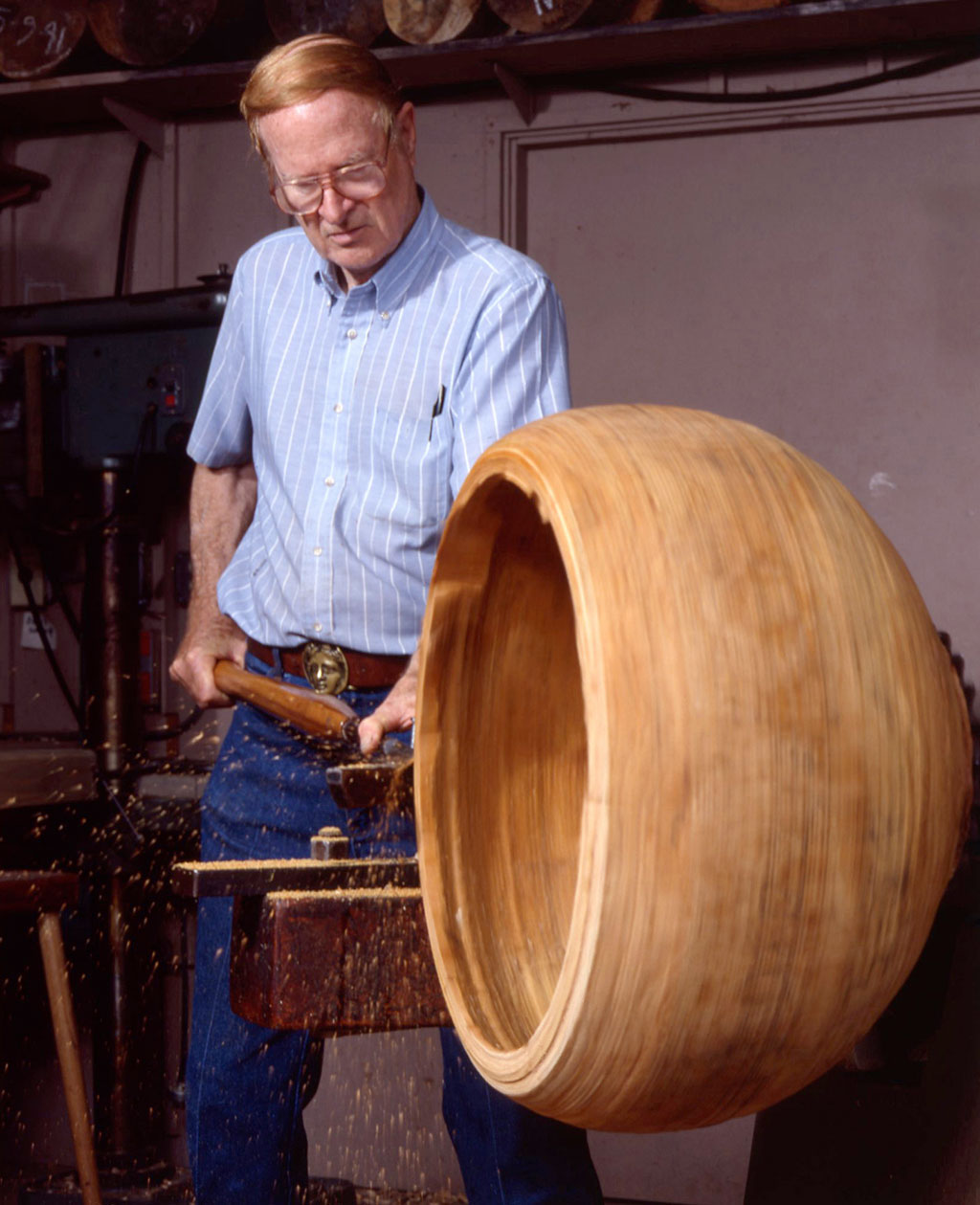 Ed Moulthrop at the lathe. Paul G. Beswick photograph