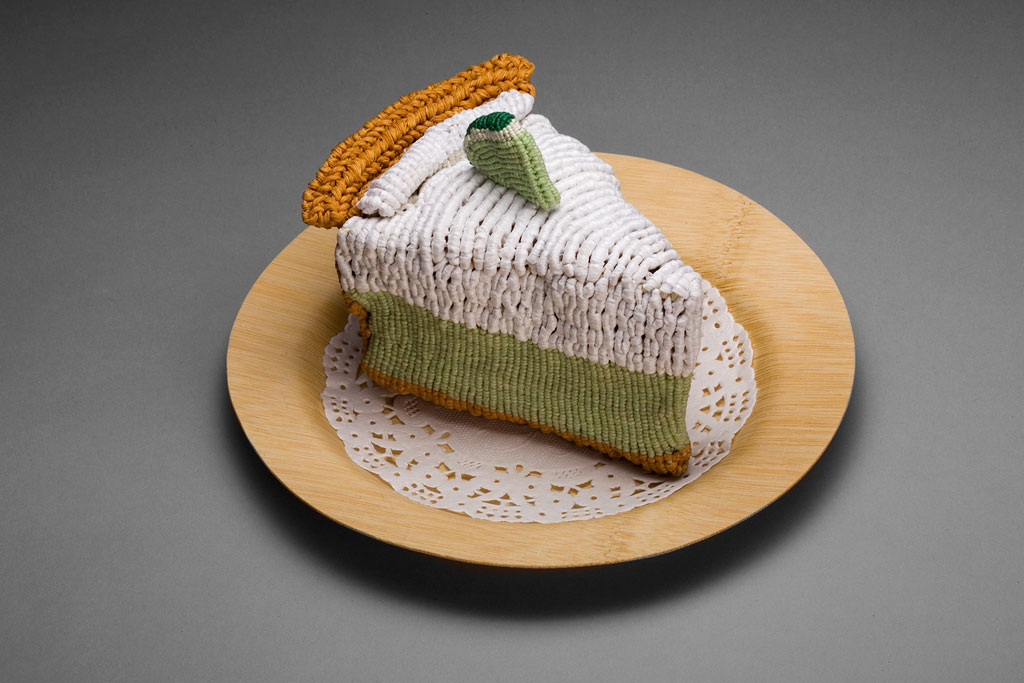 Ed Bing Lee, Key Lime Pie, 2006. Double half hitch knotted waxed linen, raffia and cotton