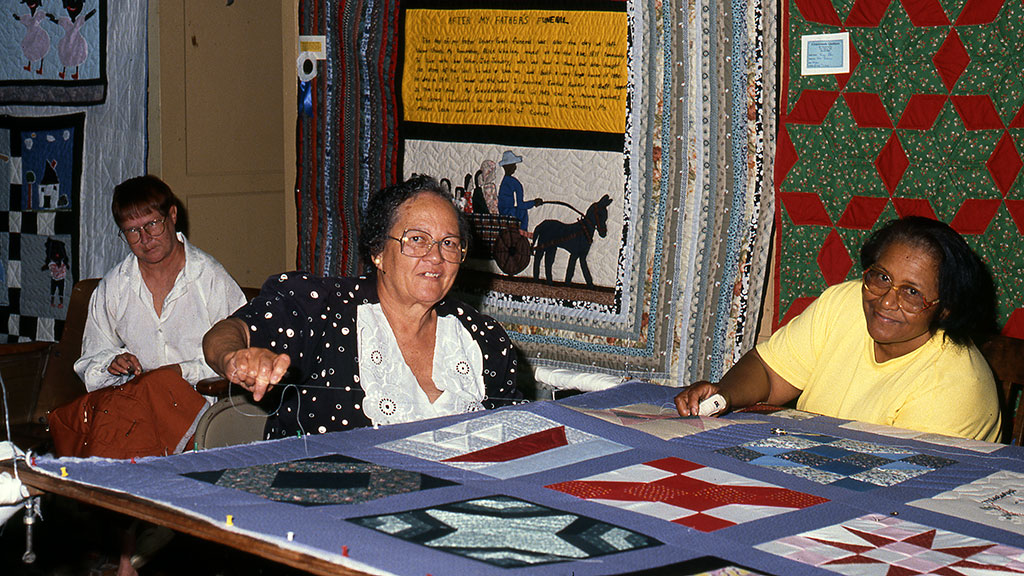 Hystercine Rankin (center) and fellow quilters, Mississippi Cultural Crossroads