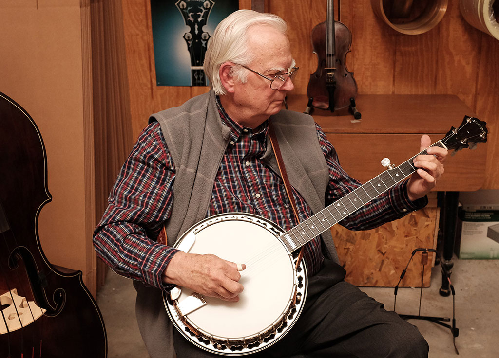 Tony Ellis playing a Stelling banjo. Mark Markley photograph