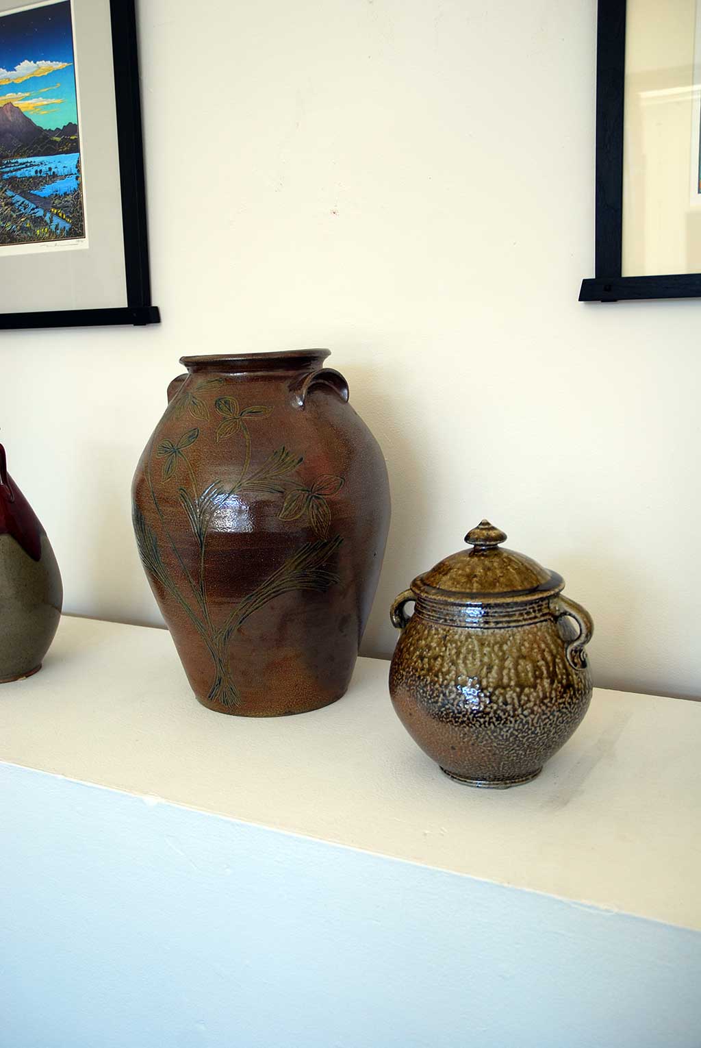 Jugtown Pottery, Jar with Handles (l); Mark Hewitt, Lidded Jar (r)