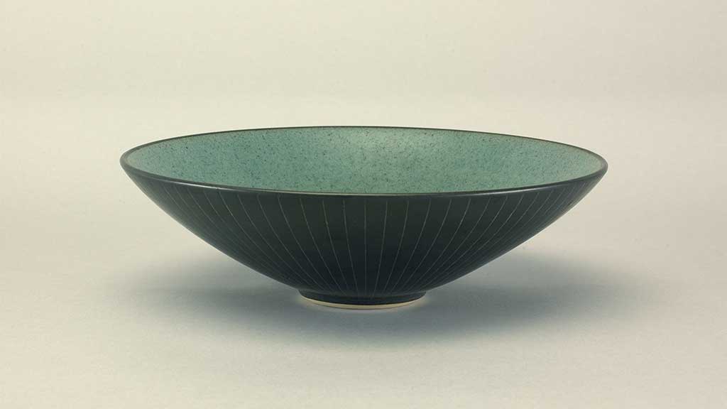 Harrison McIntosh, Black and green bowl. Doug Hill photograph