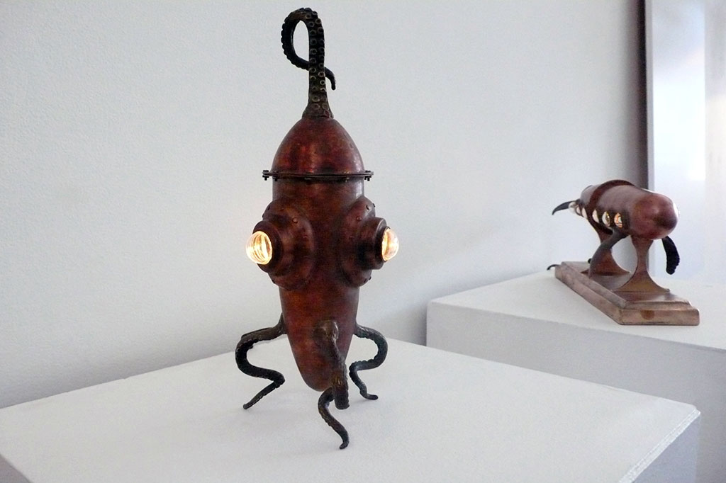 Evan Chambers, Whale lamp, 2016 (r). Evan Chambers, Octo-Rocket lamp, 2015 (l).