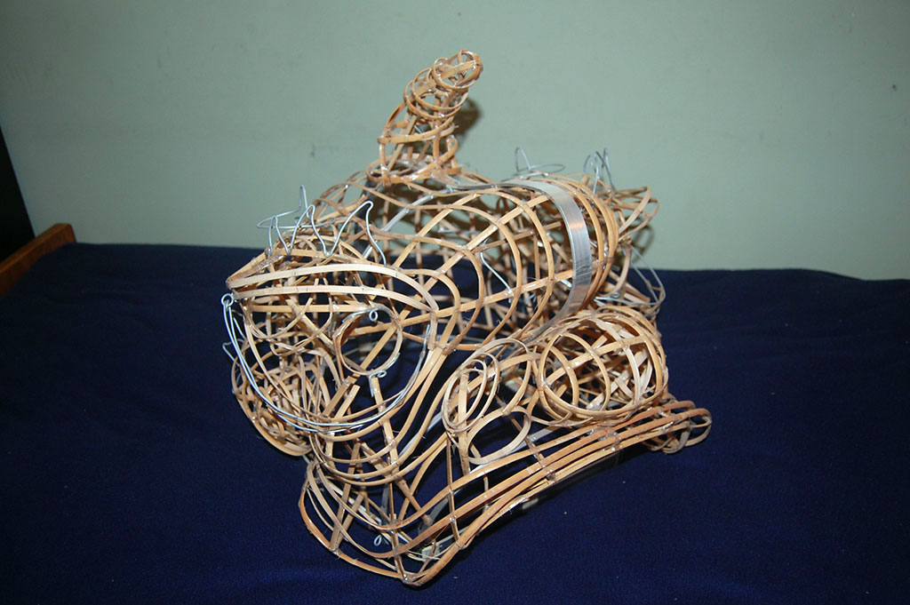 Miniature lion head frame