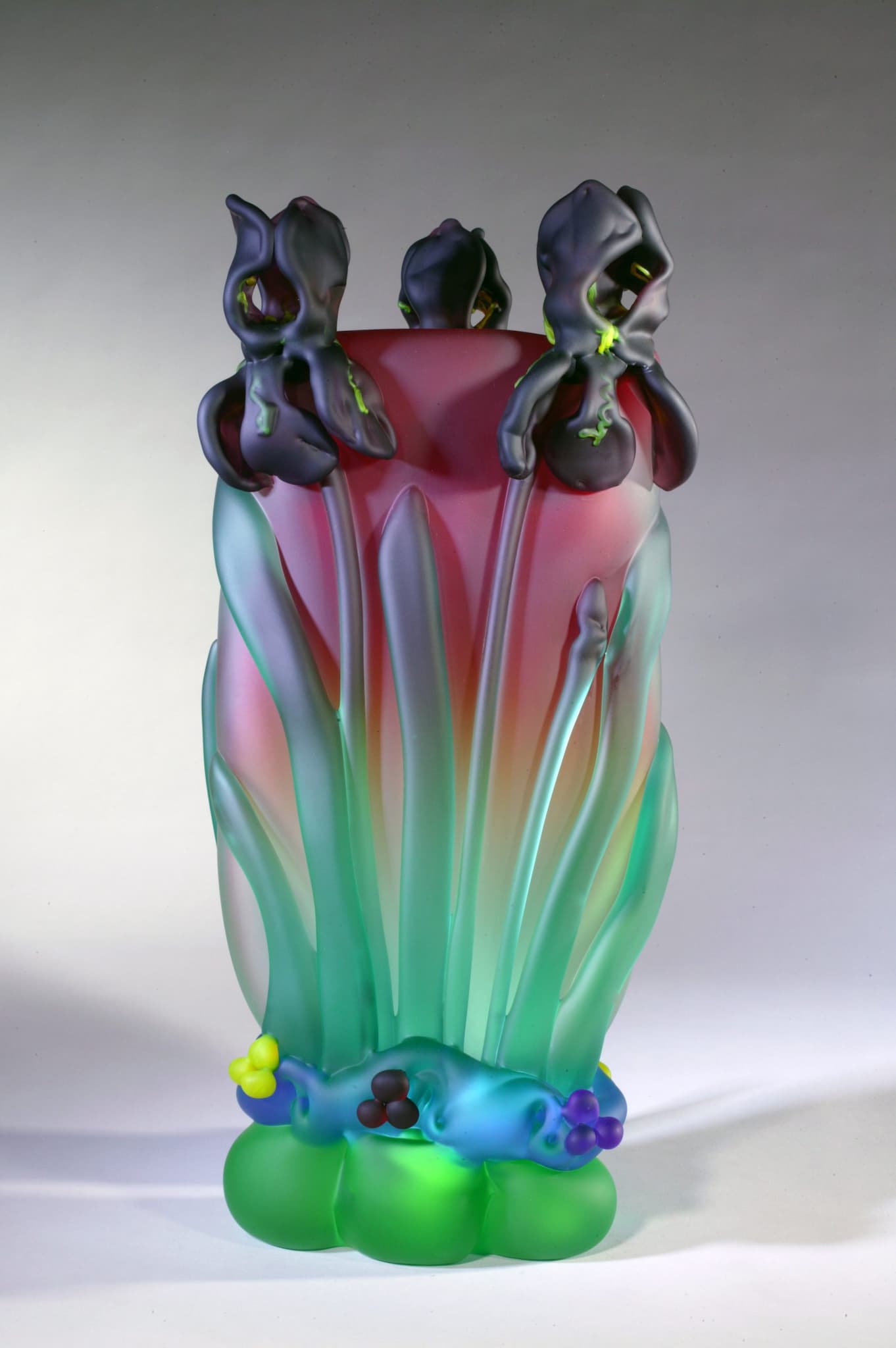 Tommie Rush, Craft in America, Amethyst Red Fade Iris Vase