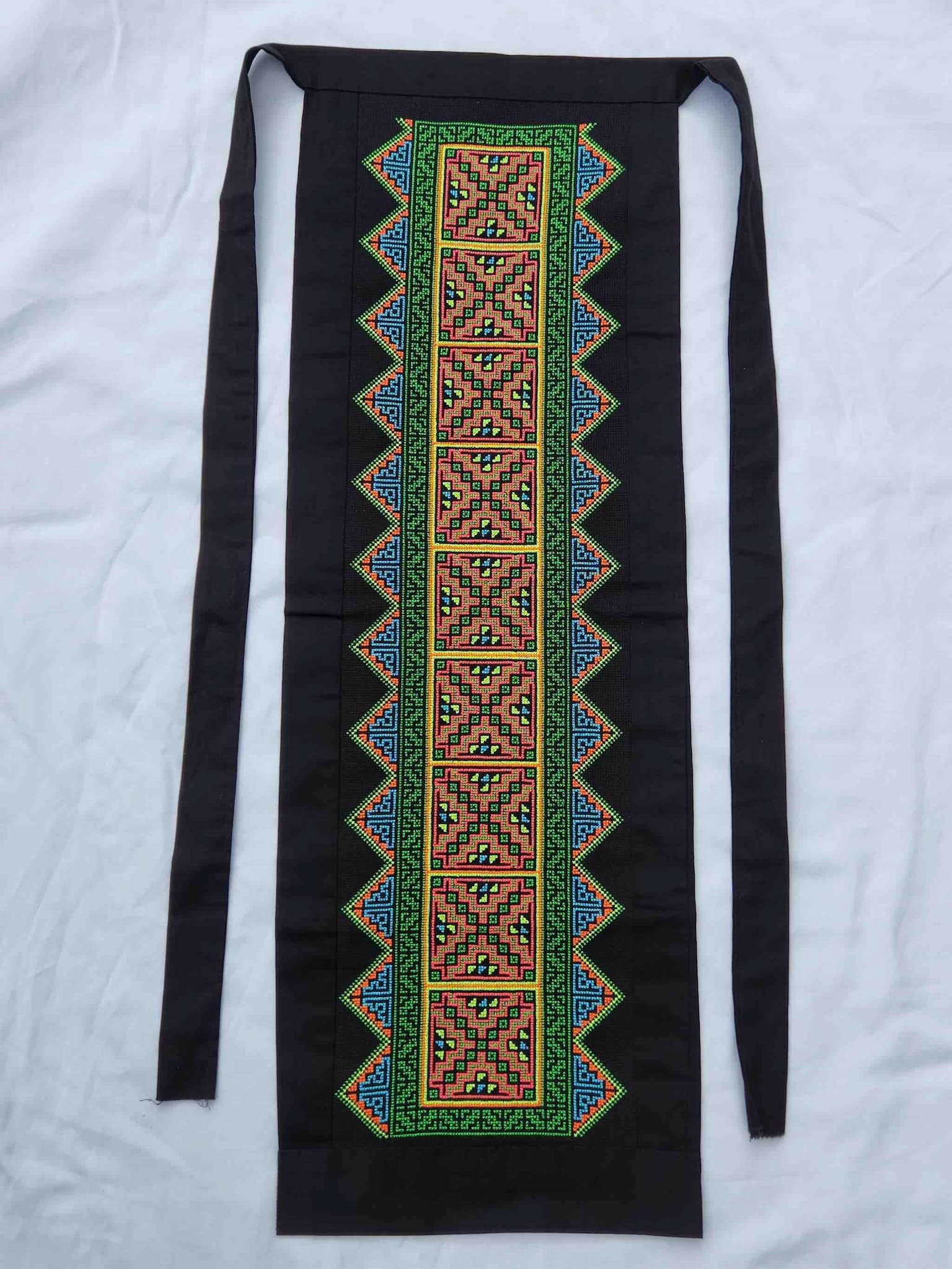 Mandora Young Hmong embroidery paj ntaub