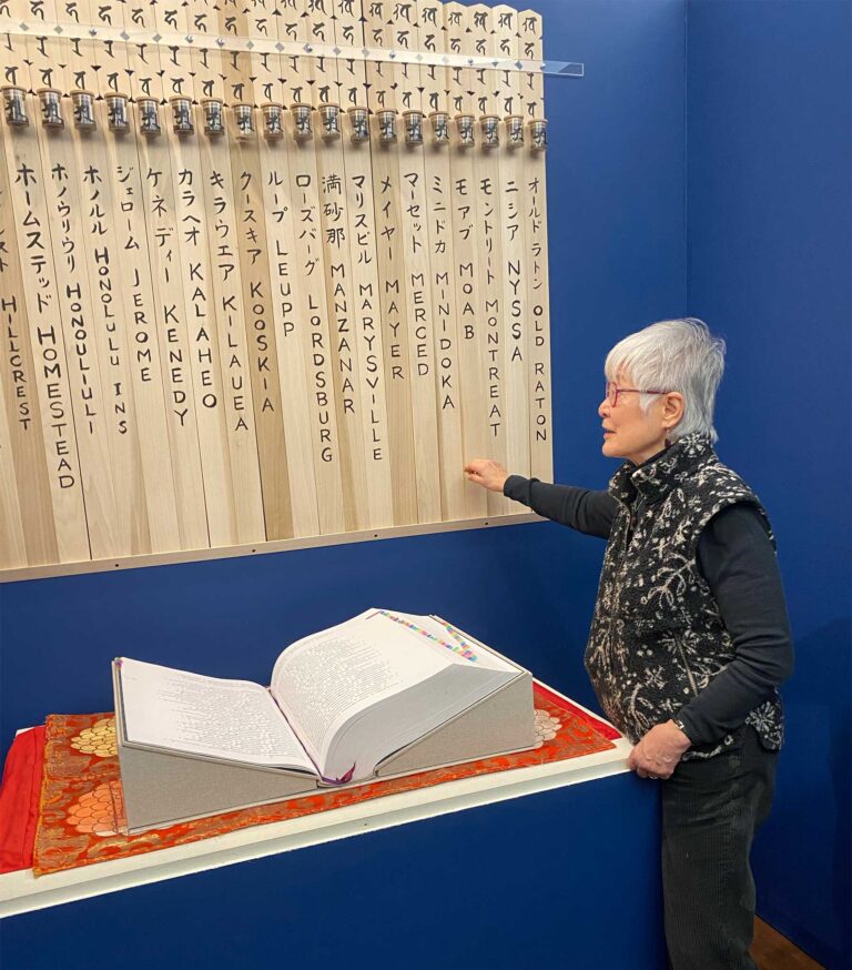 » Mira Nakashima signing the Ireicho