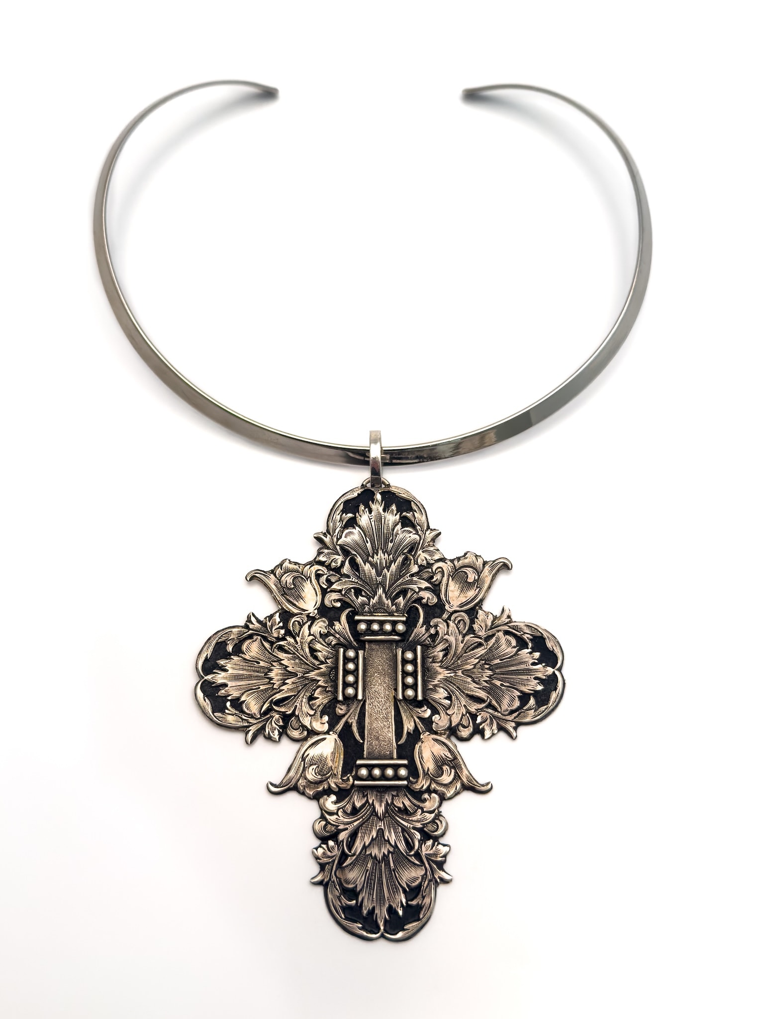 Craft in America Center, Shawn Didyoung, Cowboy Craft, Cross Pendant, detail, 2026